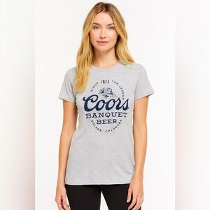 Coors Banquet Brewing Co Graphic High-Low T-Shirt – Size XS (Grey) 🩶